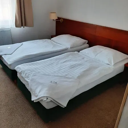 V Holi Gasthof Průhonice